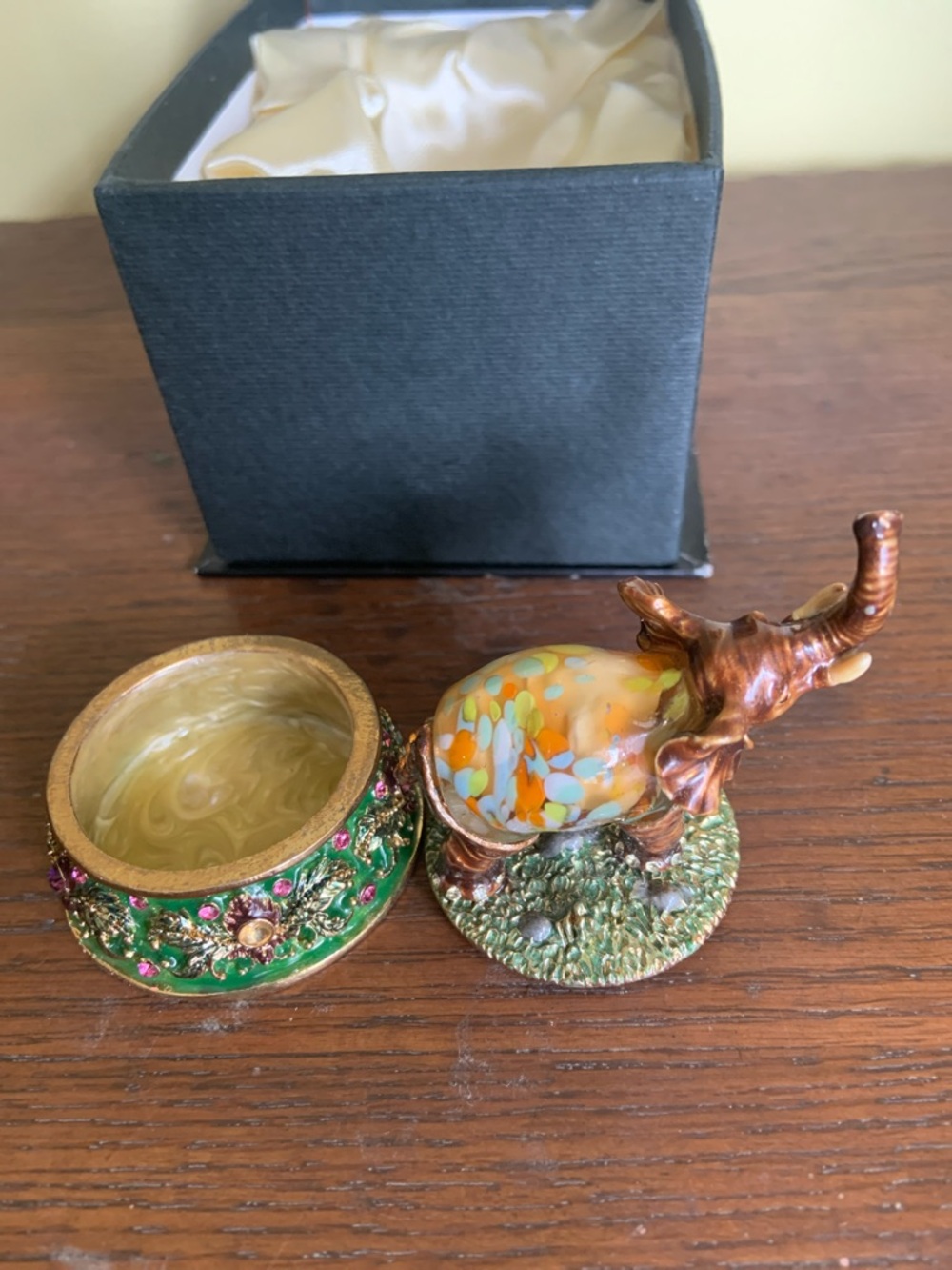 Fitz and Floyd Brown Elephant Trinket Box with Multicolor Glass Back - Picture 4 of 14